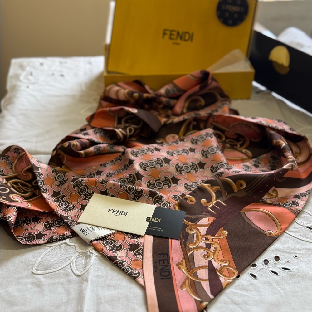 EXTRA LARGE FENDI SILK “Wrappy” NBNT